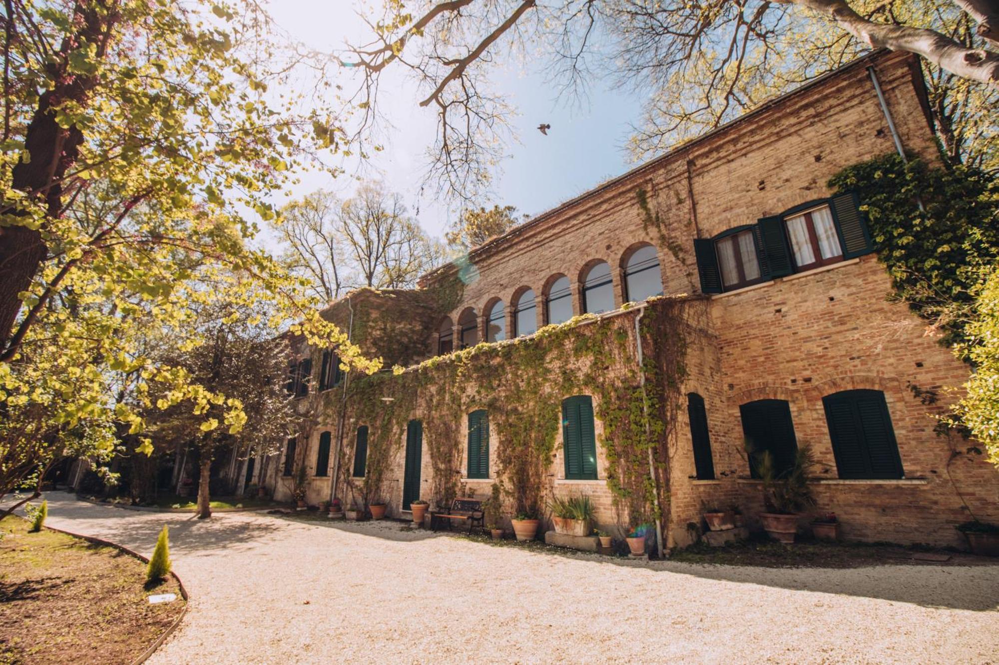 The Baron'S Estate Hotel Torre de' Passeri Exterior foto