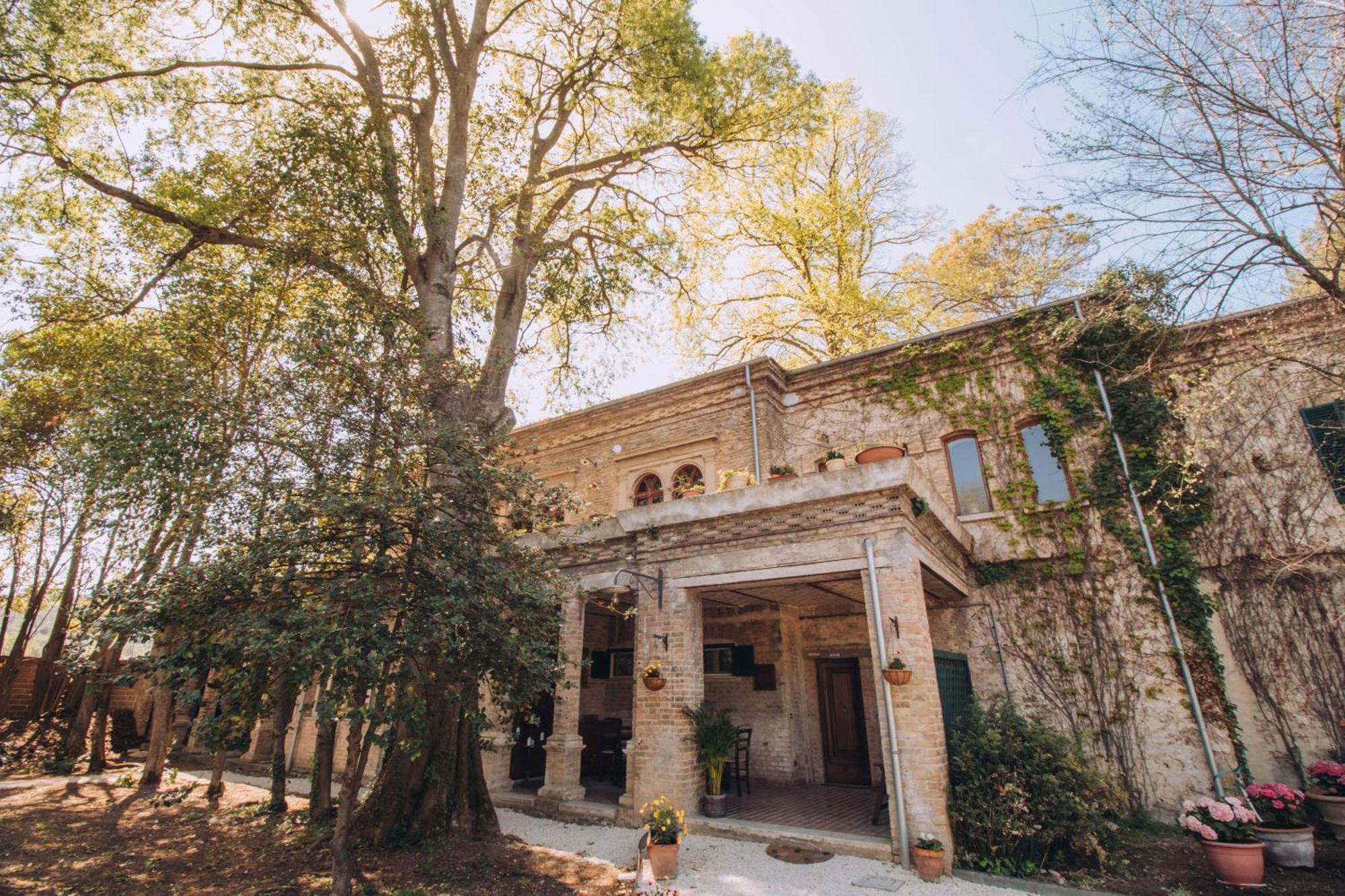 The Baron'S Estate Hotel Torre de' Passeri Exterior foto