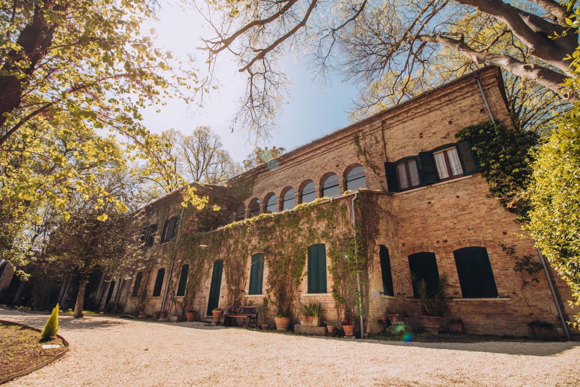 The Baron'S Estate Hotel Torre de' Passeri Exterior foto